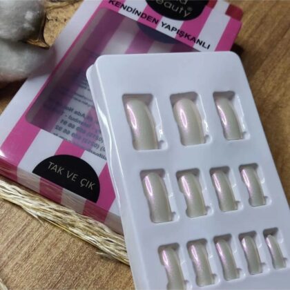Gold Beauty Tak Ve Çık Kendinden Yapışkanlı Takma Tırnak & Tırnak